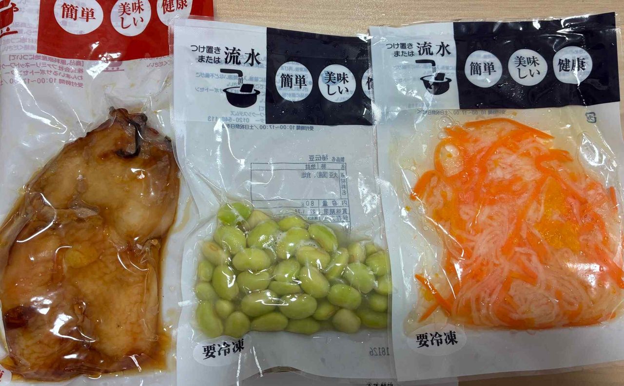 わんまいるの主菜パックと大根・みかんサラダ、枝豆